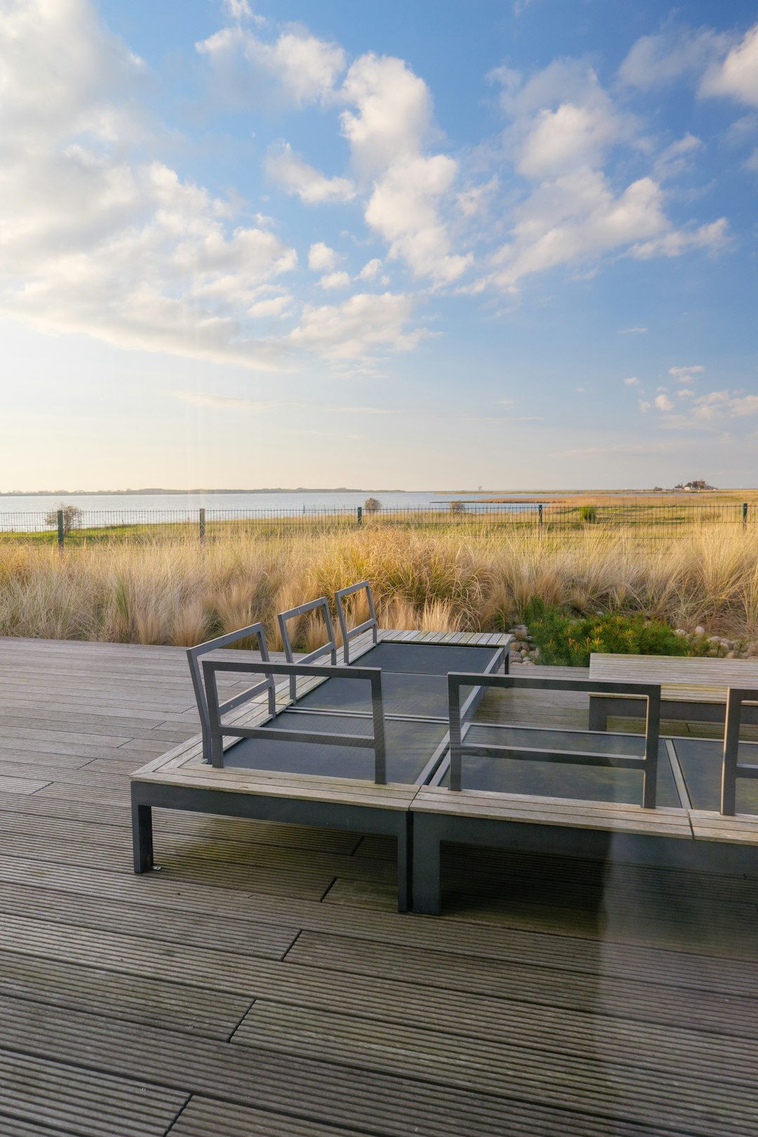 modern-outdoor-seating-area-overlooking-a-tranquil-bay-efo5kftxz50
