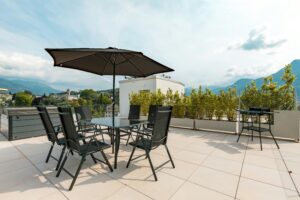 Pose de terrasse carrelage sur mesure en toit terrasse à Lyon